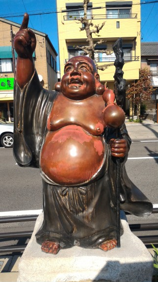 「布袋駅」愛知県江南市・プラタナス通りの布袋像