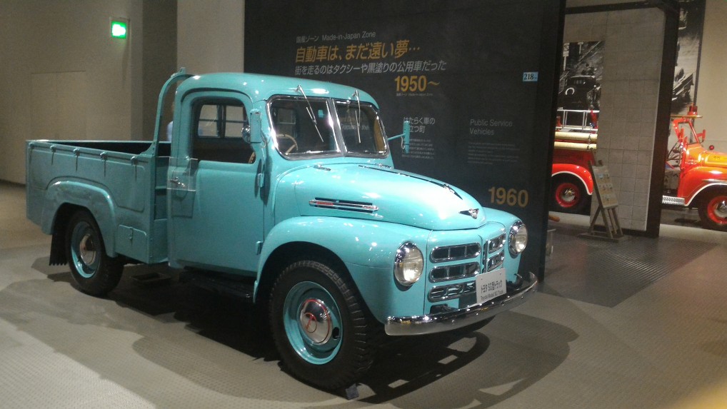 トヨタ博物館新館の車の展示