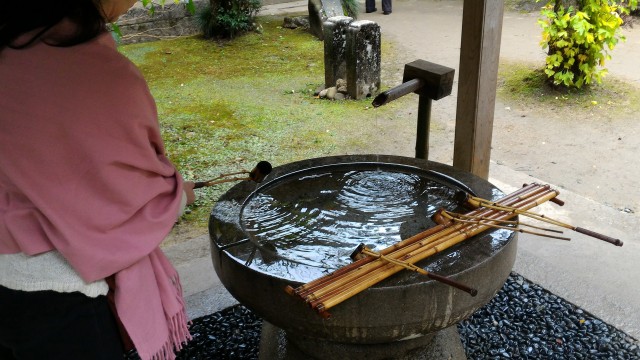 香嵐渓の香積寺の境内の手水や
