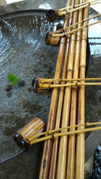 香嵐渓の香積寺の手水やの竹の柄杓