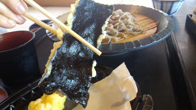 日本昭和村のそば処「とうげ」の天ぷらののり天ぷら