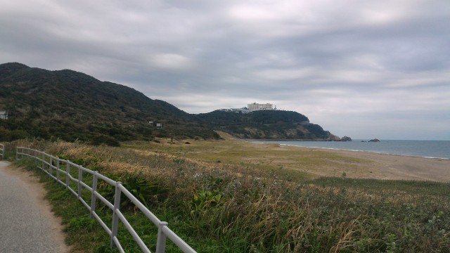 伊良湖岬の恋路ヶ浜をサイクリングロードから見たところ