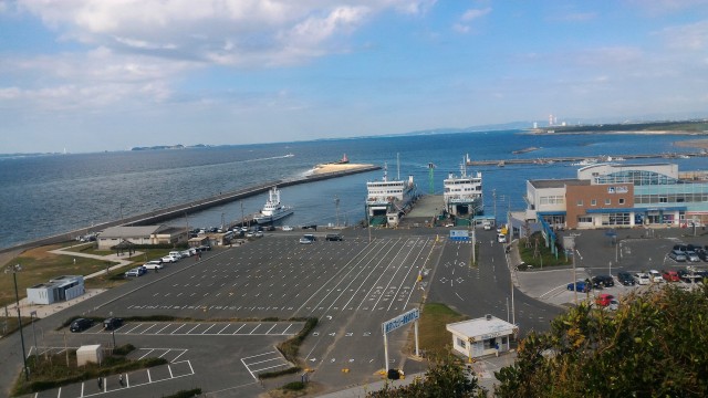伊良湖岬・フェリー乗り場付近の海と駐車場