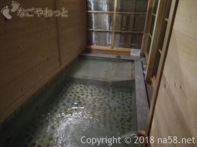 三重県菰野町「希望荘」湯けむりの里へ、木漏れ日の湯