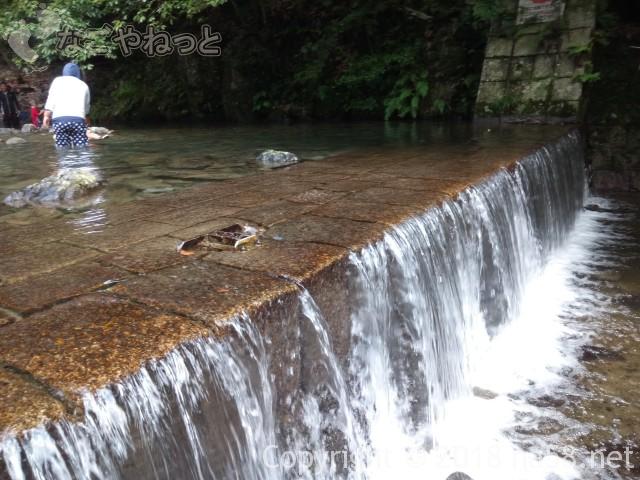 多度天然プール（三重県桑名市）ミニ滝