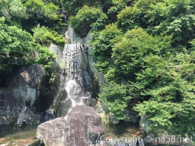 可睡ゆりの園（静岡県袋井市）の滝たかさ20メートル