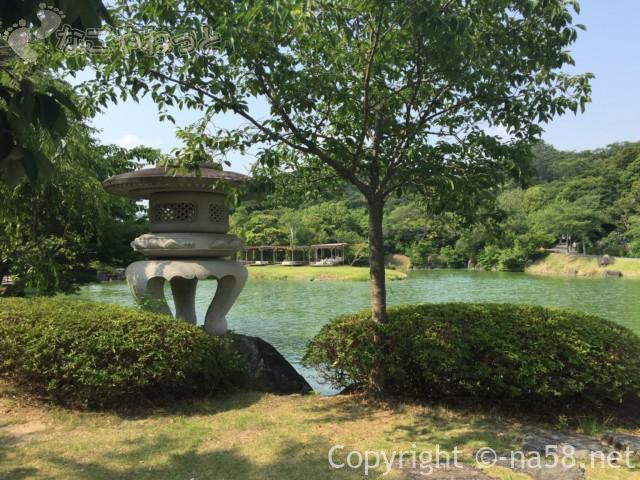 可睡ゆりの園（静岡県袋井市）回遊式の池