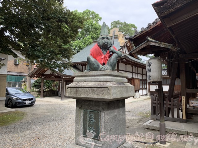 「日吉神社」愛知県清須市、御幣を持ったさる