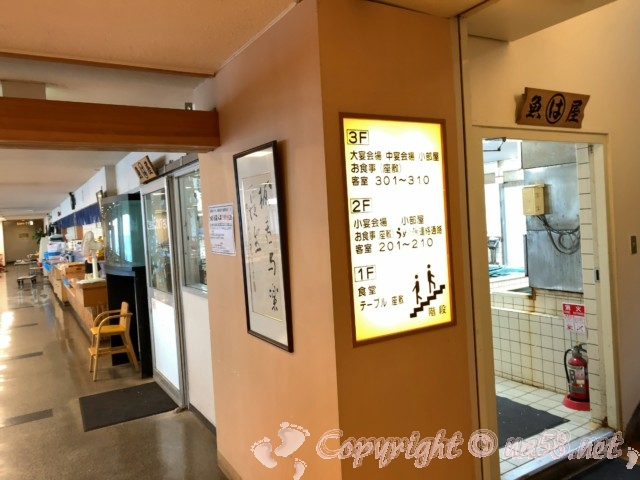 まるは食堂本店（愛知県南知多町）一階席二階席の案内版