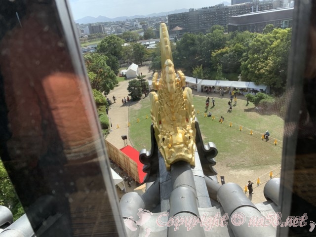 岡山城（岡山県岡山市）最上階から広場の方を見下ろす