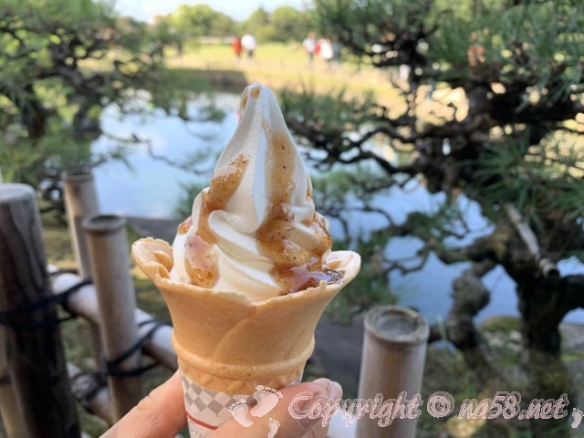 岡山後楽園（岡山県岡山市）茶屋で梅ジャムのソフトクリーム