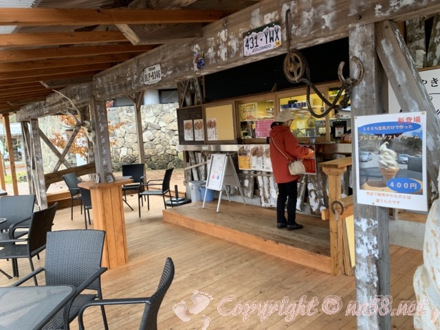 ネバーランド（長野県根羽村）のたい焼きカフェ、店頭とオープンカフェ