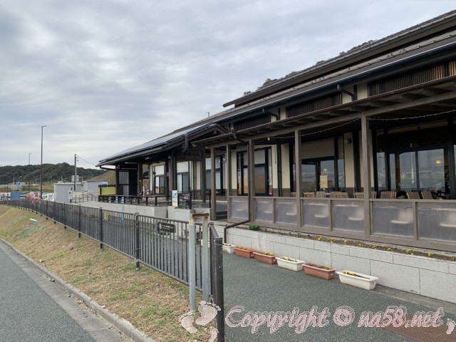 「道の駅潮見坂」（静岡県湖西市）のオープンカフェからも絶景が
