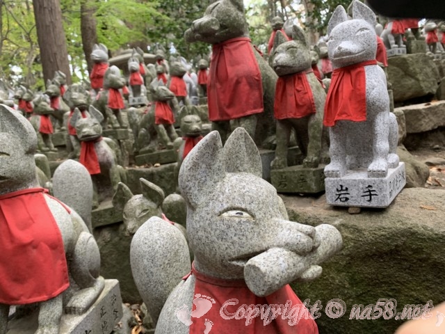 豊川稲荷（愛知県豊川市）きつね塚の狐の石像の数々
