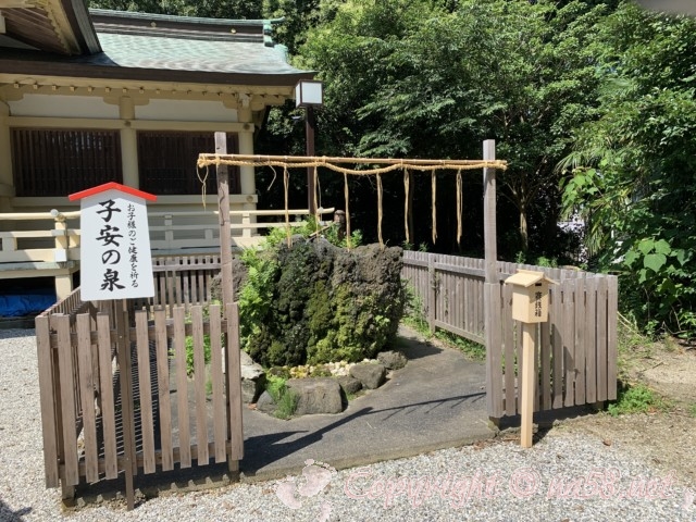 西尾城下町・歴史小径、「伊文神社」の境内の子安の泉