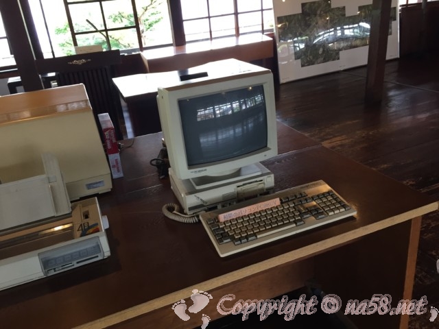 高山市政記念館（岐阜県高山市）の内部　初期のパソコン