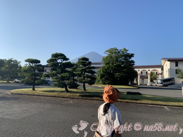 道の駅なるさわ（山梨県鳴沢村）から右手方向に散歩　富士緑の休暇村