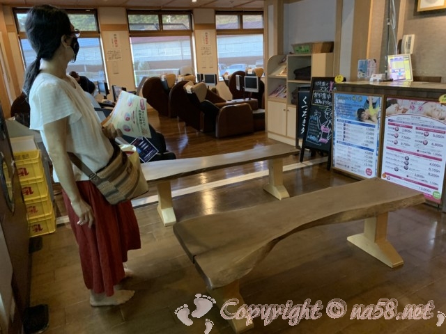 天然温泉三峰（岐阜県可児市）のリクライニング椅子のくつろぎ処