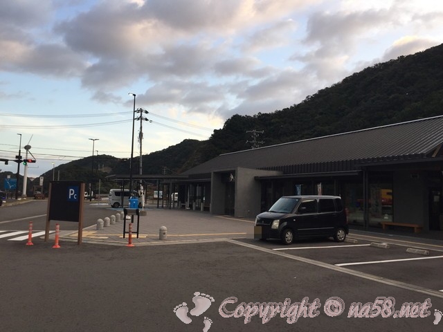 道の駅たいじ（和歌山県太地町）施設前駐車場