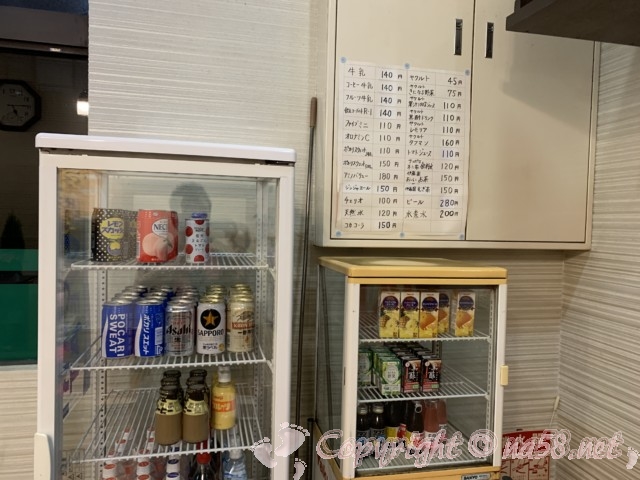 昭和湯（名古屋市北区）の待合所にある冷たい飲み物