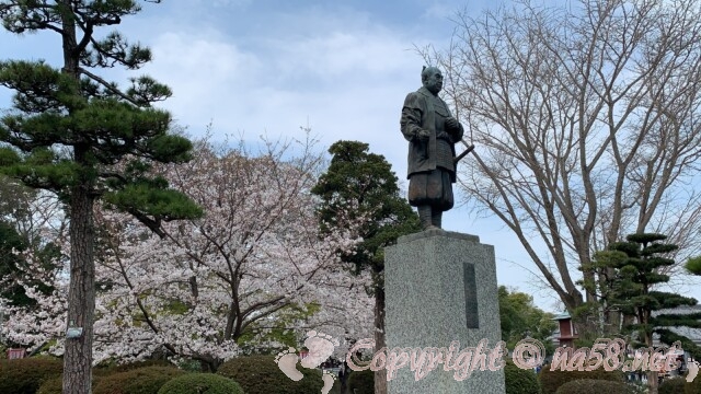 岡崎公園にある家康公の銅像