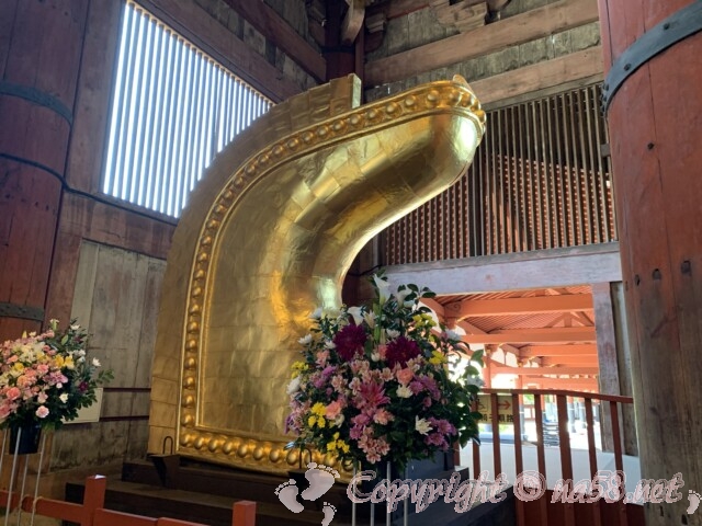 奈良大仏殿の中にある大仏殿屋根にある金のし尾