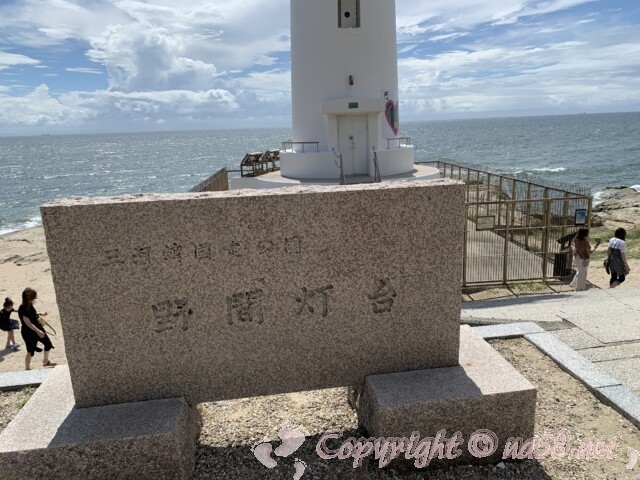 野間灯台（愛知県美浜町）石碑と灯台