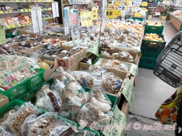 岐阜の産直市場(JA)ファーマーズマーケット南濃店　野菜類やきのこ類