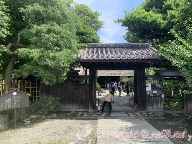 瀬戸屋敷（神奈川県開成町）の表門（薬医門）