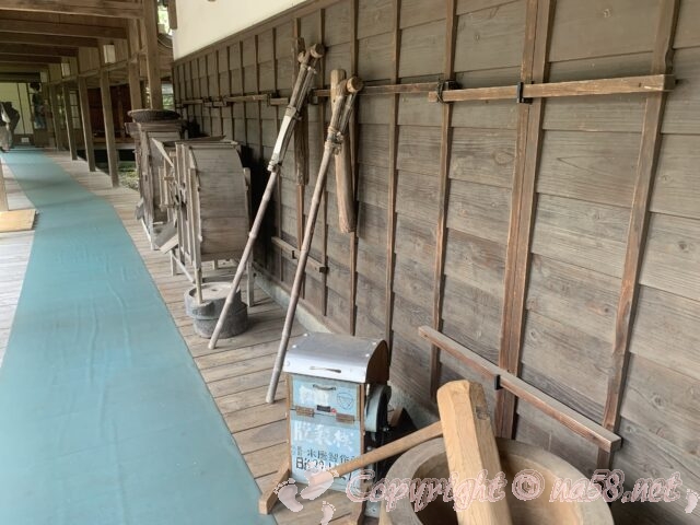 瀬戸屋敷（神奈川県開成町）の土蔵と渡り廊下