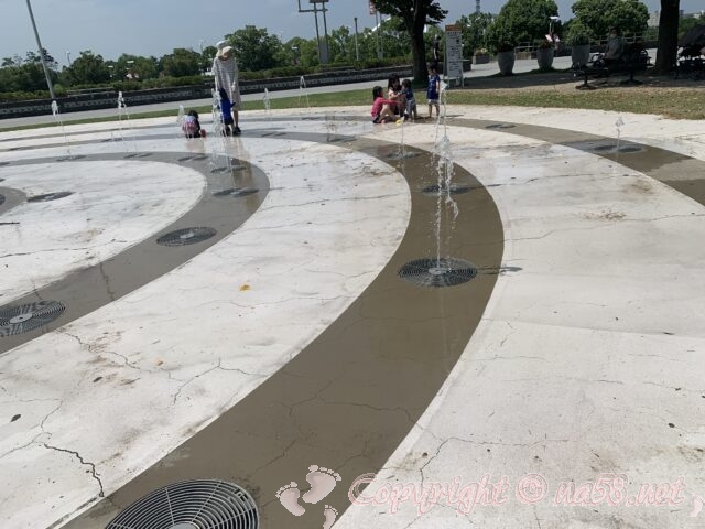 豊田スタジアムにある大噴水の水遊び場