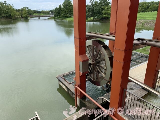 落合公園　春日井市　フォリー水の塔　動き続ける水車