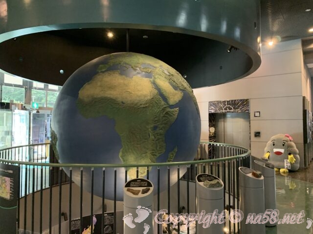 地球の内部の様子を表した世界最大級の地球儀