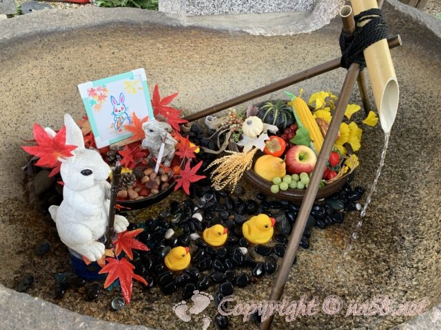 三輪神社（名古屋）手水舎のうさぎの置物や収穫の秋を表現した産物