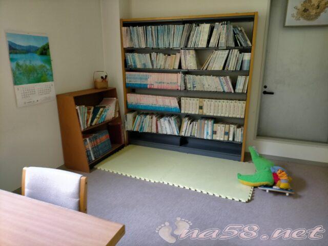 春日モリモリ村　二階の図書室にあるキッズコーナー