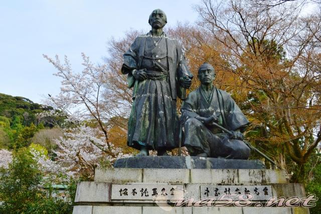 京都市円山公園の龍馬と中岡慎太郎の像