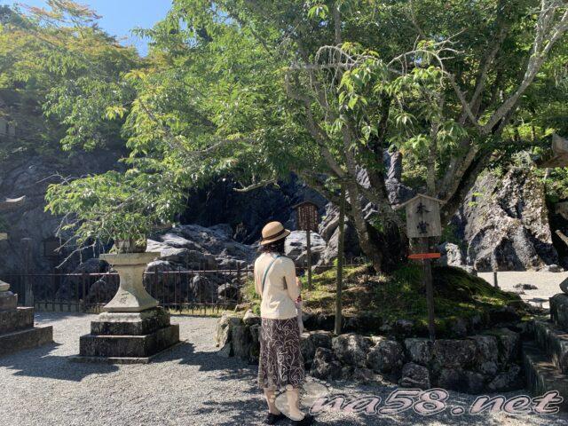 びわ湖大津　石山寺　本堂前の巨岩