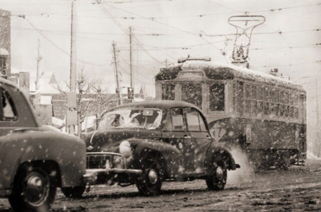 路面電車　冬　雪　パブリックドメイン　冬を写す [玉井瑞夫, ARS CAMERA 1954年12月号より]